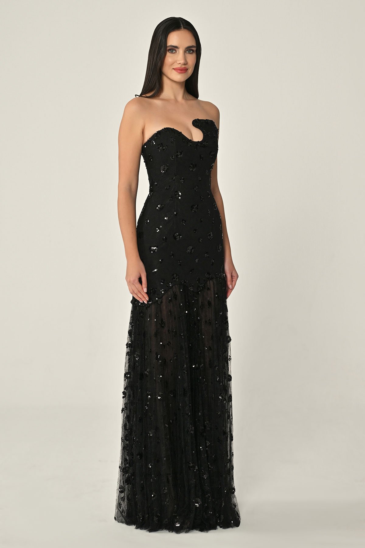 فستان أسود كورسيه طويل – منظر جانبي