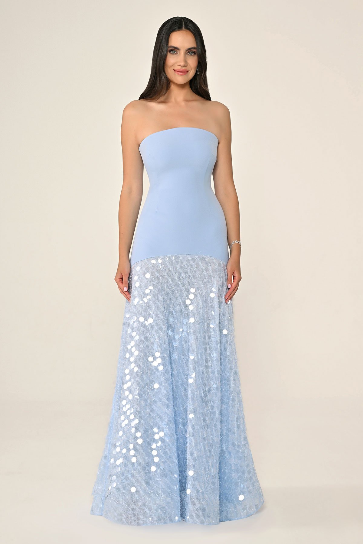 تفاصيل قماش فستان كريب متعدد الألوان