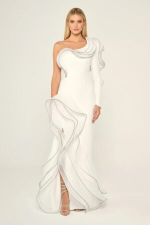 فستان أبيض بكتف واحد أنيق للمناسبات