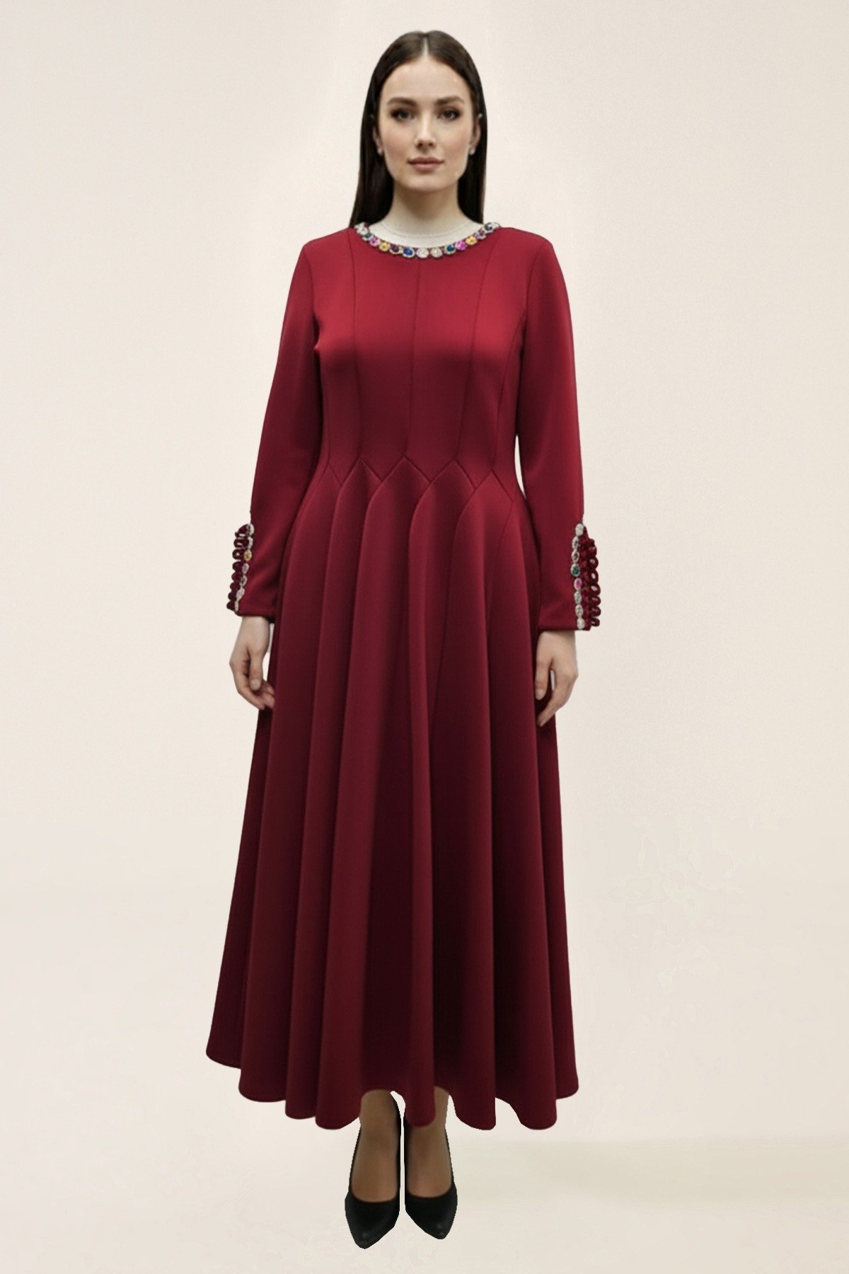 فستان أنيق بأكمام طويلة