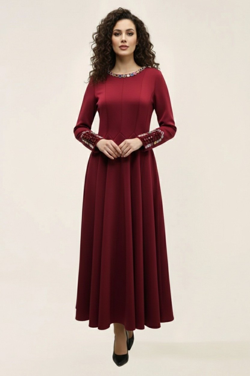 فستان أنيق بأكمام طويلة