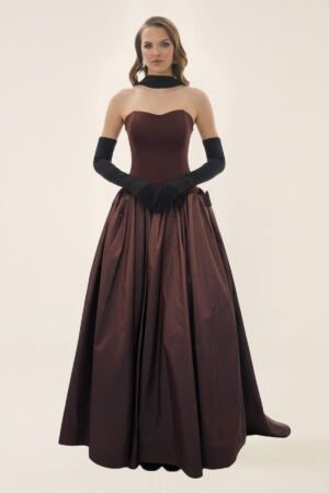 فستان سهرة كلاسيكي باللون البني