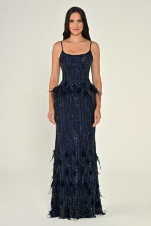 فستان كحلي لامع بقصّة ضيّقة