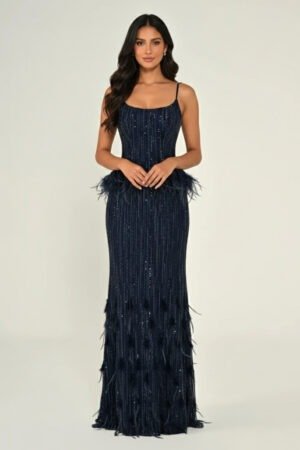 فستان كحلي لامع بقصّة ضيّقة