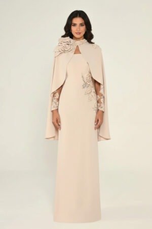 فستان بيج أنيق بقصّة مستقيمة