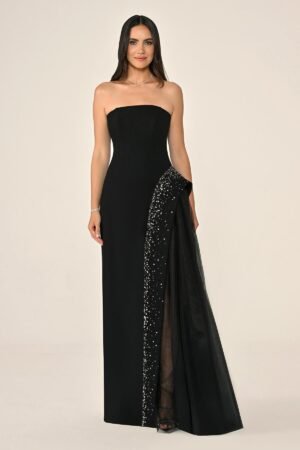 فستان أسود أنيق بدون أكمام بقصّة مستقيمة