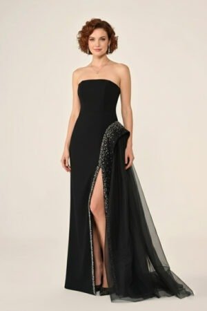 فستان أسود أنيق بدون أكمام بقصّة مستقيمة