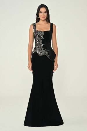 فستان أسود بقصّة حورية أنيقة