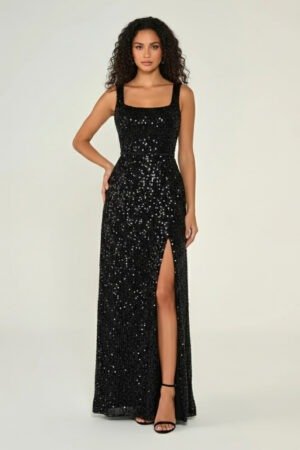 فستان أسود أنيق بقصة كورسيه بحمالات