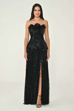 فستان أسود فخم بلا حمالات