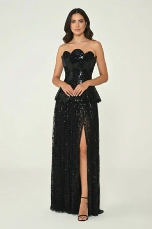 فستان أسود فخم بلا حمالات