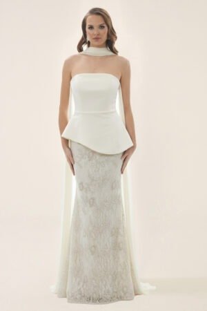 فستان أبيض سترابليس بيبلوم للسهرة