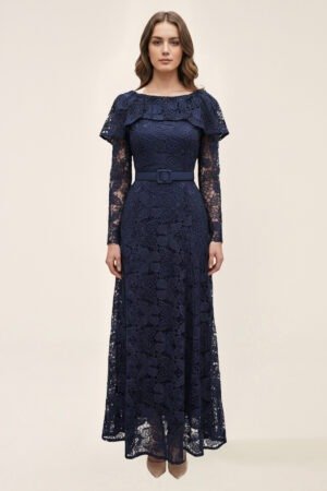 فستان دانتيل بأكمام طويلة