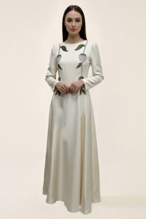 فستان أوف وايت بأكمام طويلة