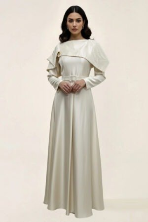 فستان بأكمام طويلة وقماش لامع