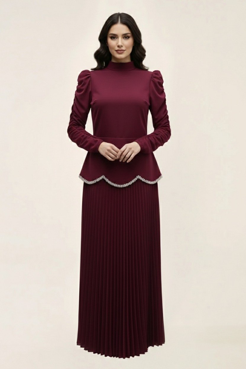 فستان خمري بأكمام منفوشة